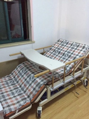 全新護理床特價轉(zhuǎn)讓，附醫(yī)用藥品柜信息